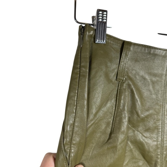 Intermix Women’s Remi Pleated Lamb Leather High Rise Shorts Olive Green 0 - Picture 7 of 9